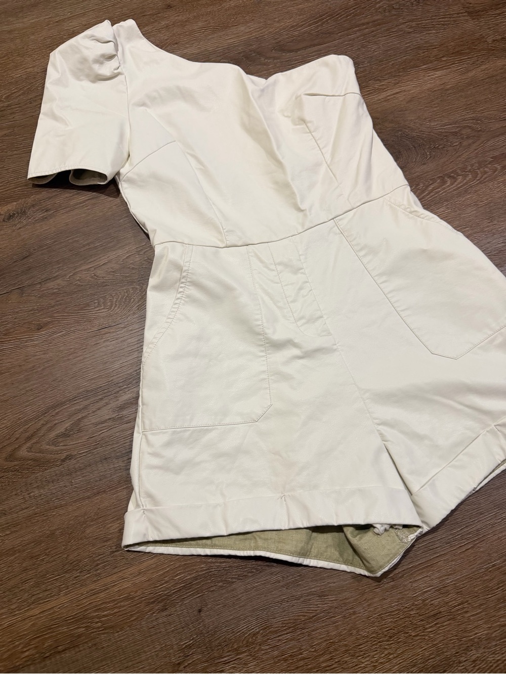 TCEC Ivory Faux Leather One Shoulder Romper Size Medium - Picture 3 of 6